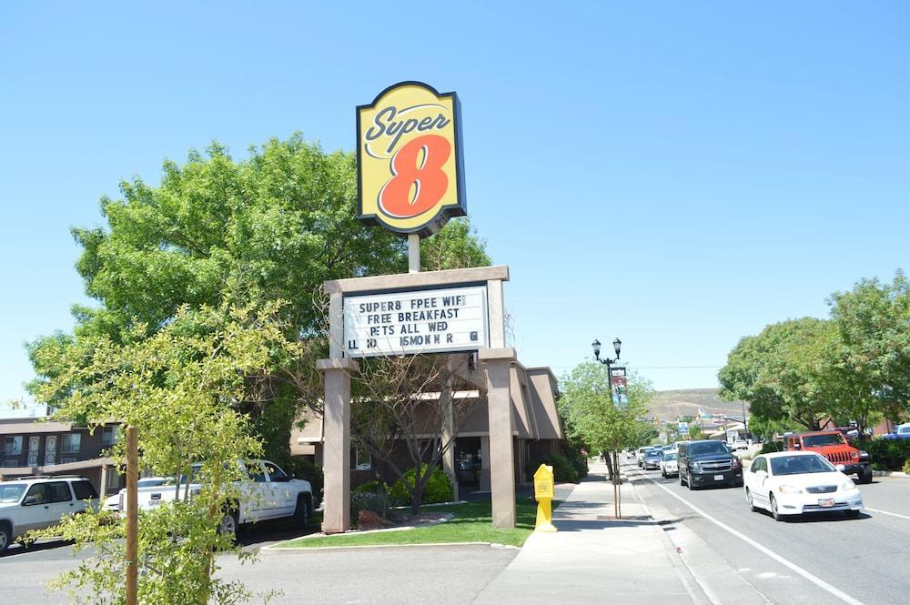 Super 8 By Wyndham St. George Ut Motell Exteriör bild