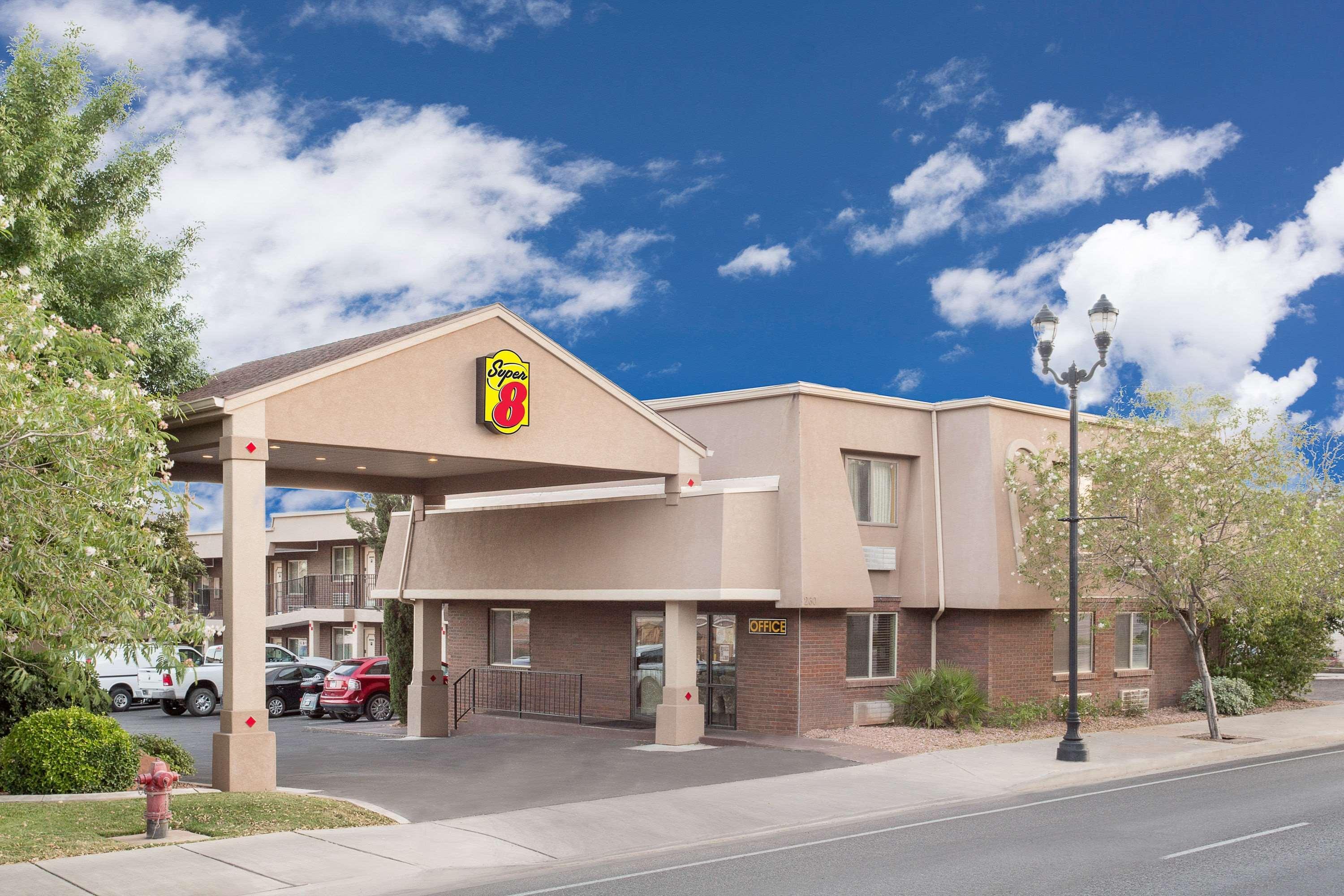 Super 8 By Wyndham St. George Ut Motell Exteriör bild